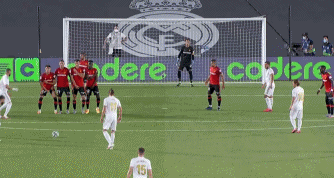 莫斯克拉手球送点，曼联获关键判罚