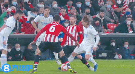 避免附加赛停赛，意媒：染黄的泽林斯基可能轮休波兰末轮比赛