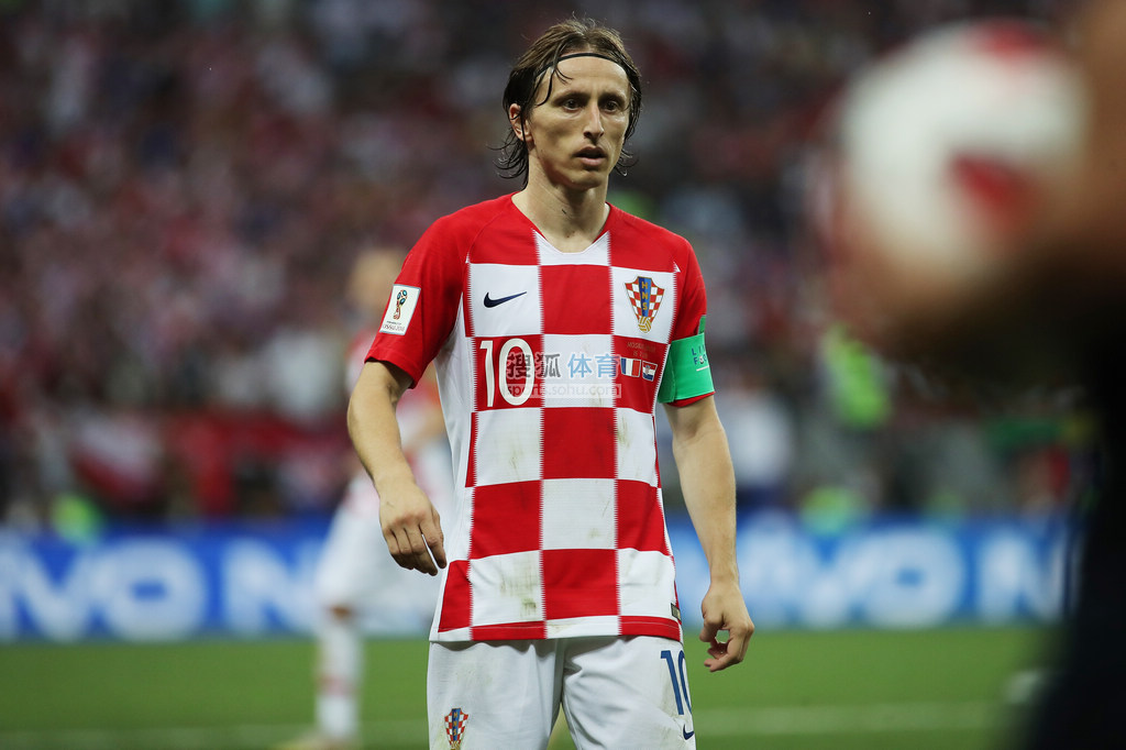 活塞队史35+10+10场次：康宁汉姆2场，其他球员合计2场